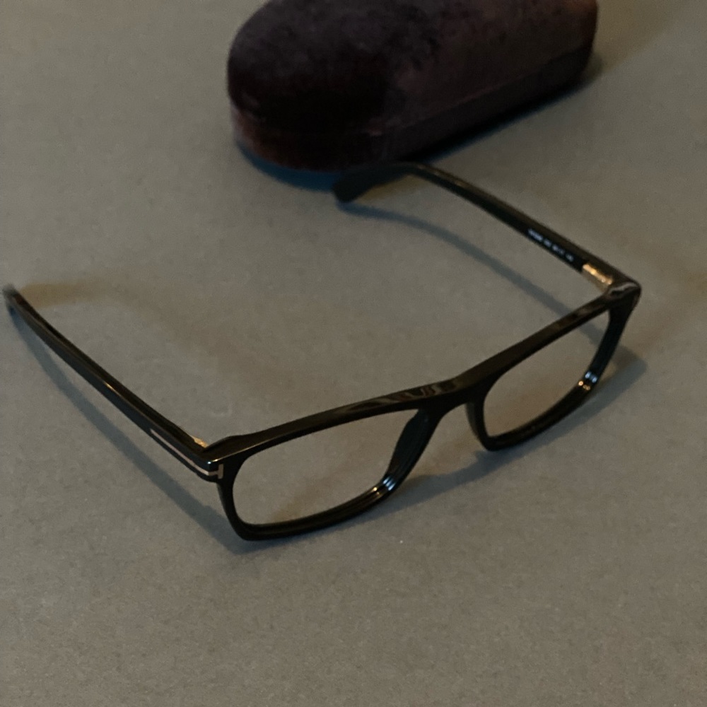 TOM FORD reading frames